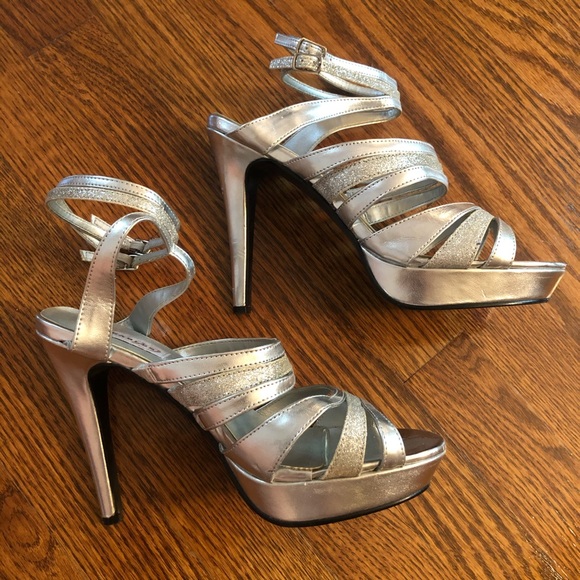 Dyeables Silver & Glitter Strapped High Heels - Picture 2 of 3